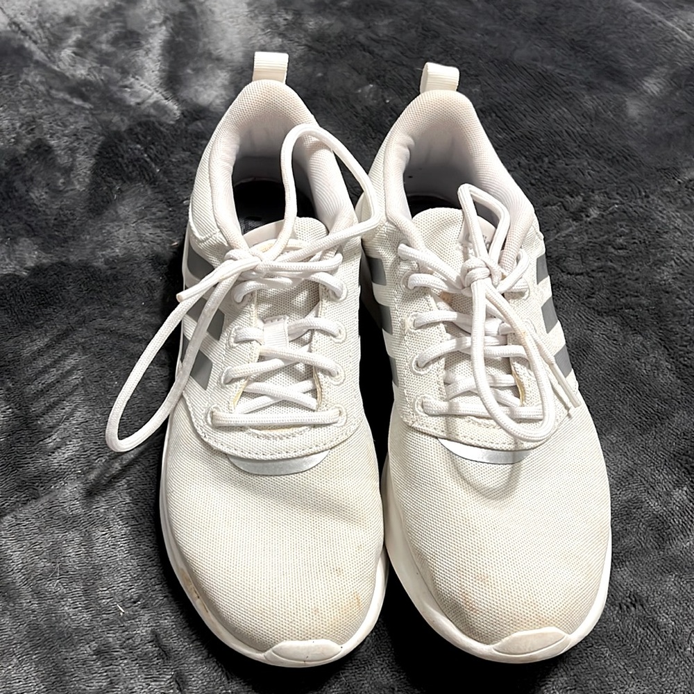 Size 6 Adidas Tennis shoes